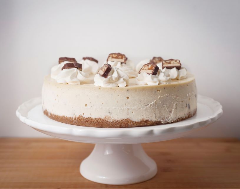 Snickers Cheesecake - Sammy Cheezecake