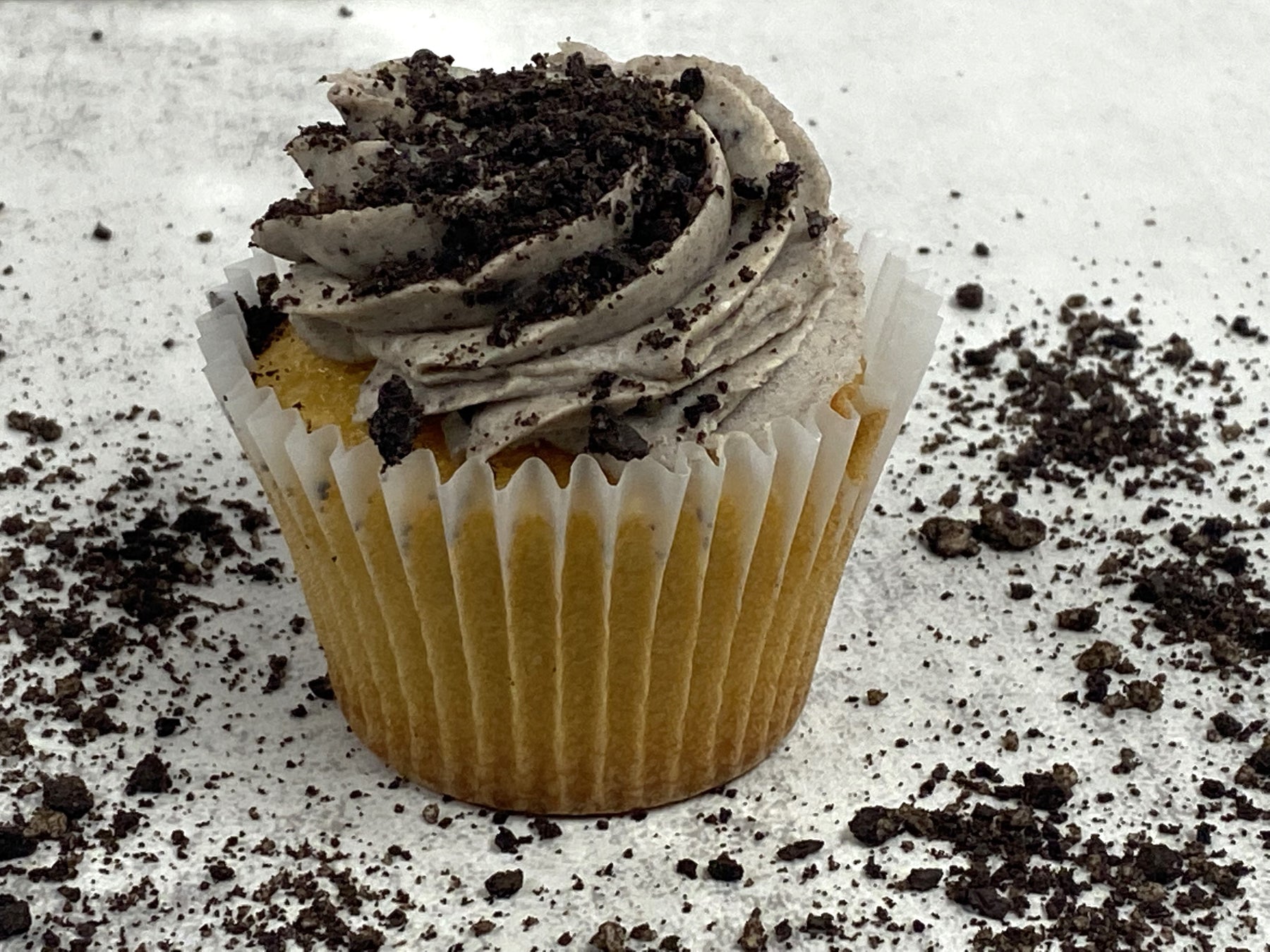 Dozen of Cookies & Cream Cupcakes - Sammy Cheezecake